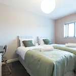 Apartment Large 5bdr 11 Beds Contractor Exclusive *