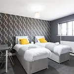 Large 5bdr 11 Beds Contractor Exclusive Leeds (West Yorkshire)