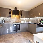 Large 5bdr 11 Beds Contractor Exclusive * Leeds (West Yorkshire)