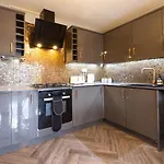 Apartment Large 5bdr 11 Beds Contractor Exclusive