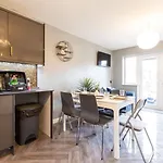 Large 5bdr 11 Beds Contractor Exclusive Apartment *