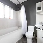 Large 5bdr 11 Beds Contractor Exclusive Apartmán