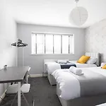 Large 5bdr 11 Beds Contractor Exclusive Apartment Leeds (West Yorkshire)