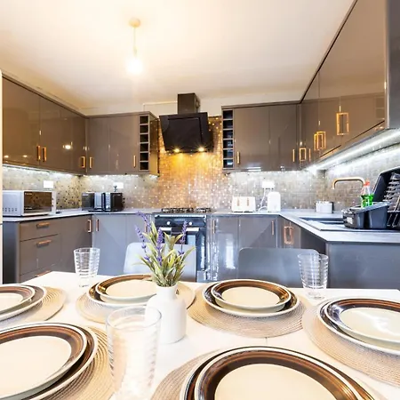 Large 5bdr 11 Beds Contractor Exclusive