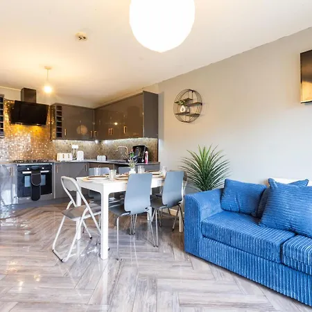 Large 5bdr 11 Beds Contractor Exclusive Apartment Leeds (West Yorkshire)