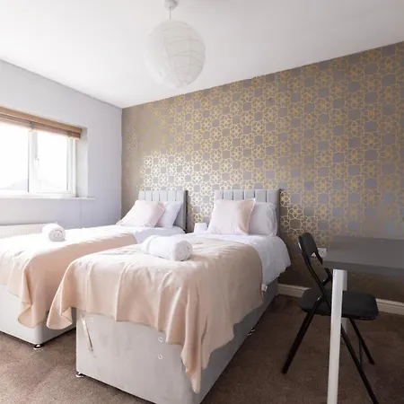 דירה Large 5bdr 11 Beds Contractor Exclusive