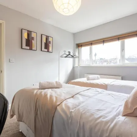 Large 5bdr 11 Beds Contractor Exclusive * Leeds (West Yorkshire)