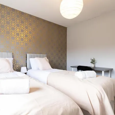 Large 5bdr 11 Beds Contractor Exclusive Apartment