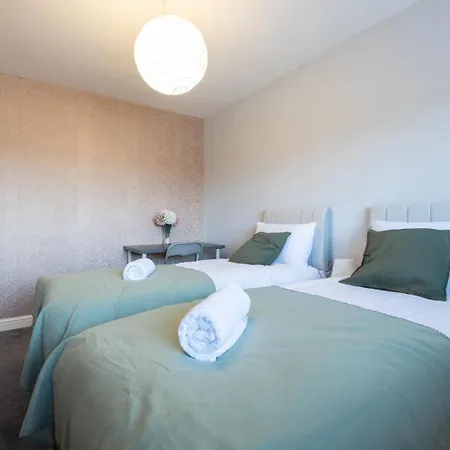 דירה Large 5bdr 11 Beds Contractor Exclusive