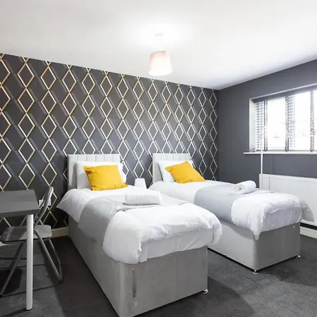 Large 5bdr 11 Beds Contractor Exclusive Leeds (West Yorkshire)