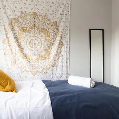 Large 5bdr 11 Beds Contractor Exclusive Apartman Leeds