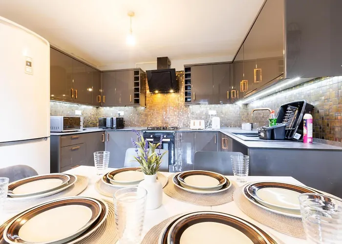 Large 5bdr 11 Beds Contractor Exclusive