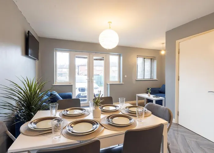 Large 5bdr 11 Beds Contractor Exclusive Apartment *