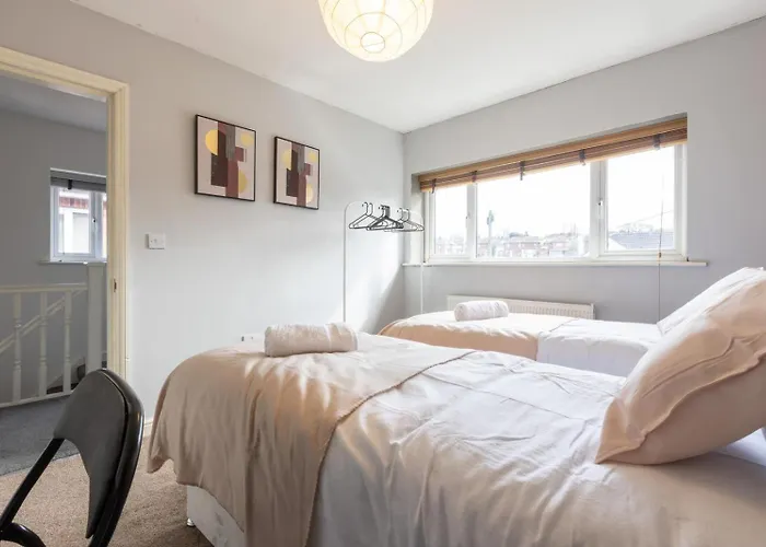 Large 5bdr 11 Beds Contractor Exclusive * Leeds (West Yorkshire)