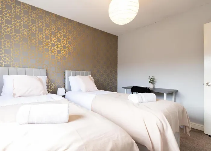 Large 5bdr 11 Beds Contractor Exclusive Apartment