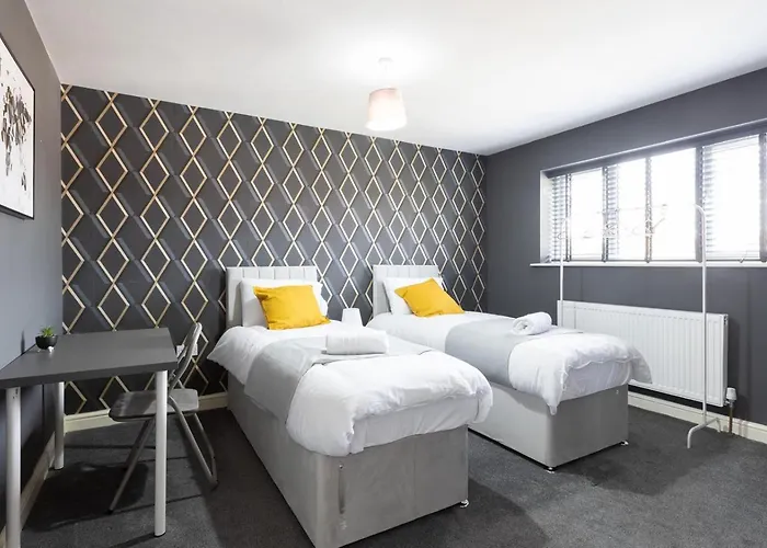 Large 5bdr 11 Beds Contractor Exclusive Leeds (West Yorkshire)