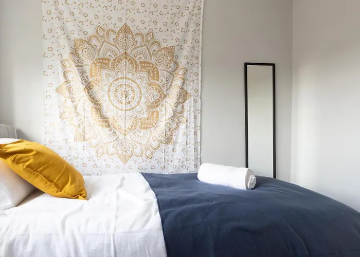 Large 5bdr 11 Beds Contractor Exclusive דירה לידס