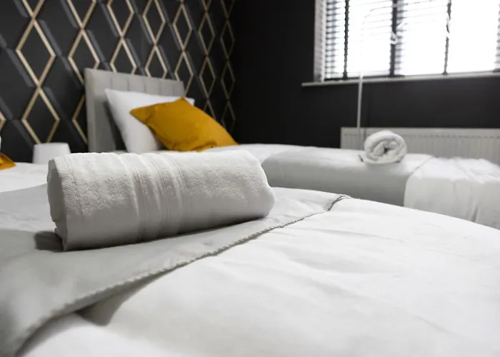 Large 5bdr 11 Beds Contractor Exclusive Leeds (West Yorkshire)