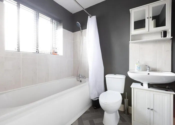 Large 5bdr 11 Beds Contractor Exclusive דירה