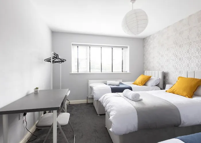 Large 5bdr 11 Beds Contractor Exclusive Apartment Leeds (West Yorkshire)